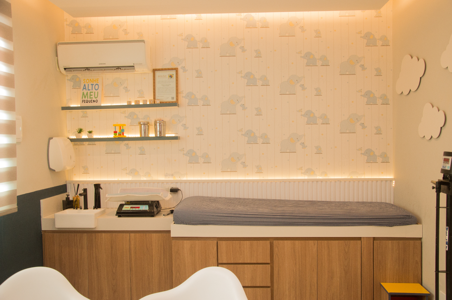 Sala de pediatria com decoração infantil