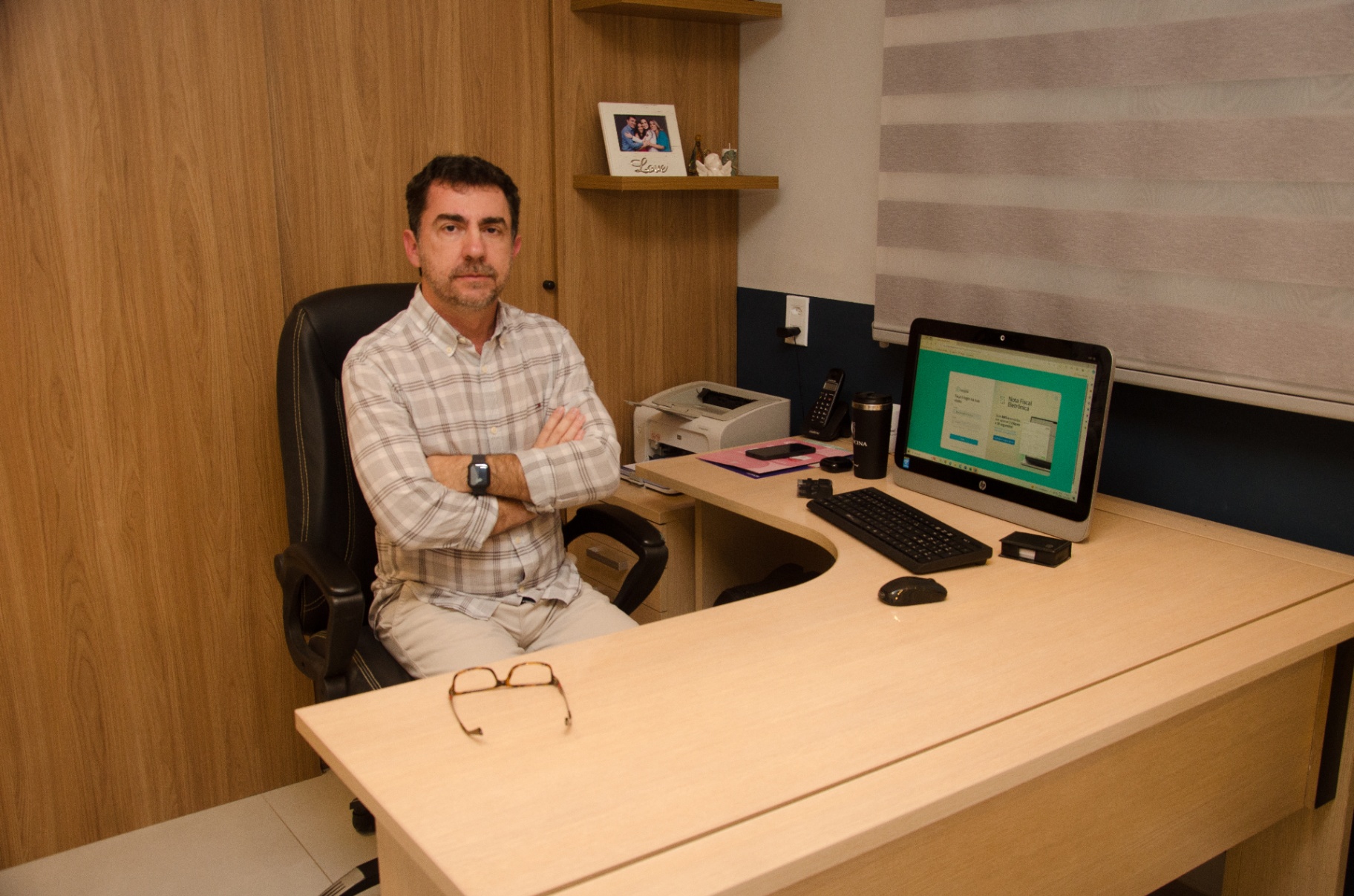 Dr. José Ricardo em seu escritório